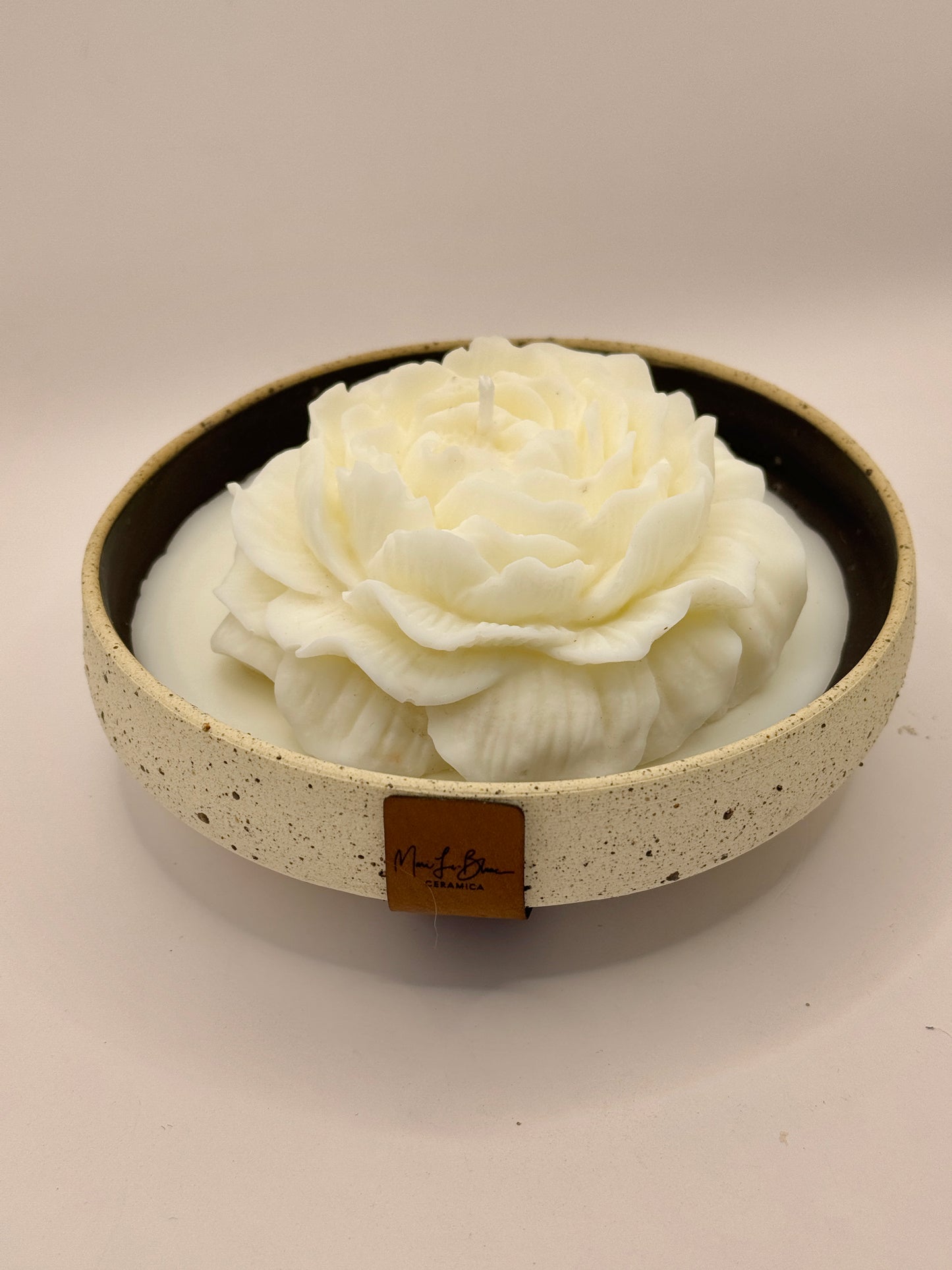Posillo puntos negros con vela de soya en forma de rosa