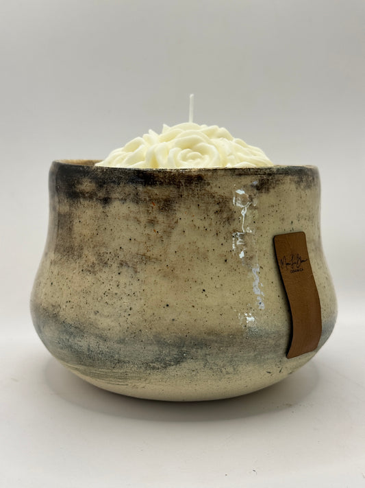 Florero con conjunto de flores