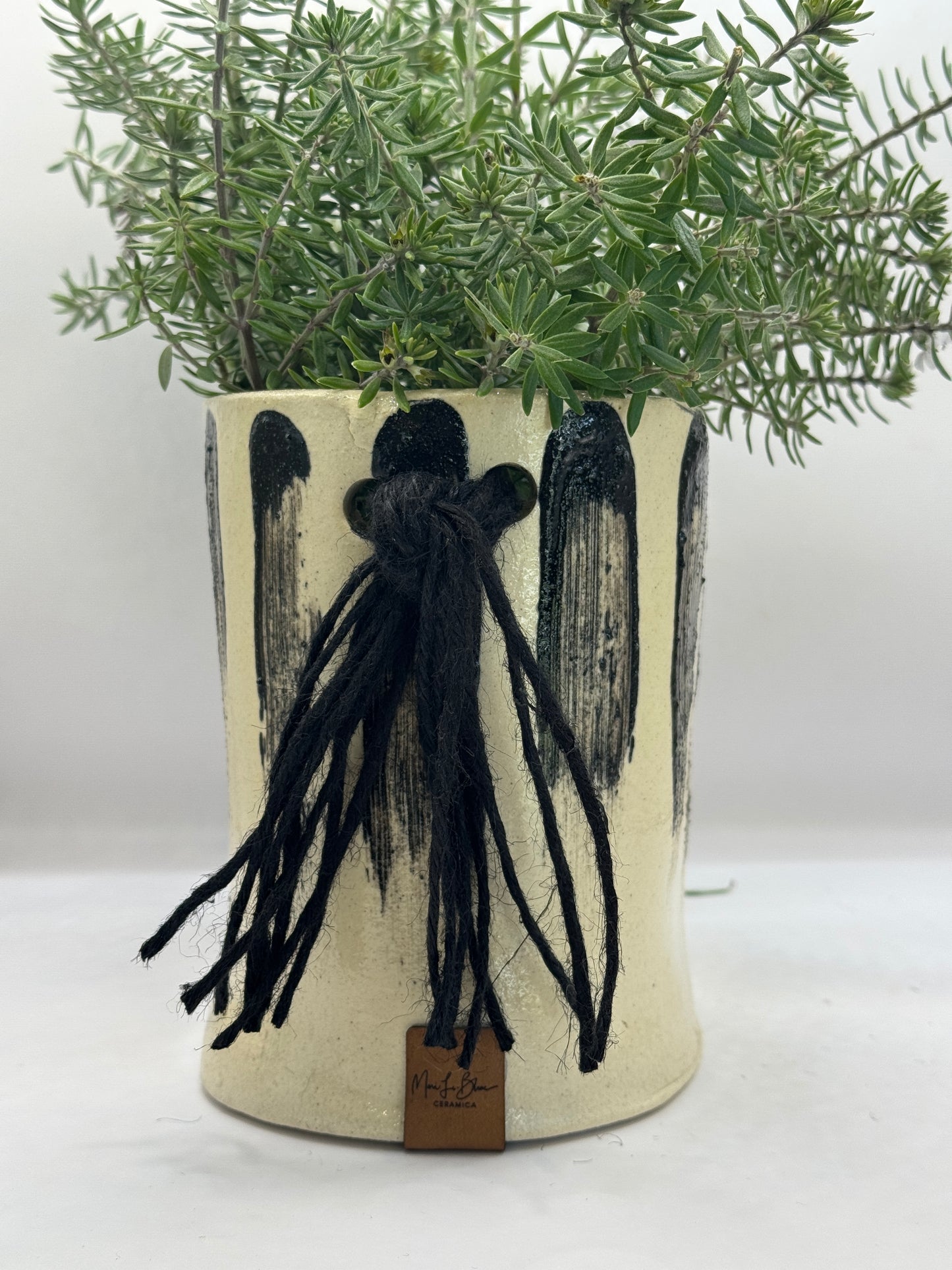 Florero rayado con musgo