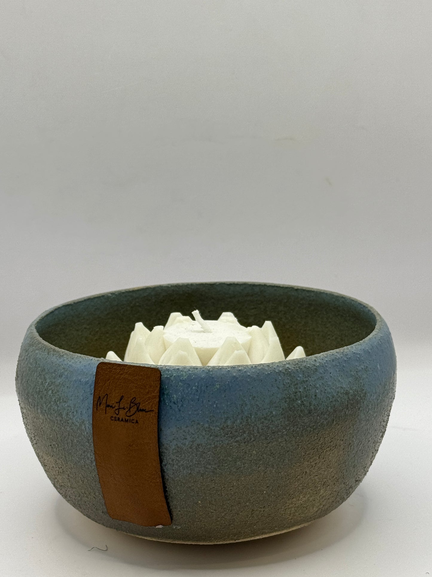 Bawl azul con vela de suculenta