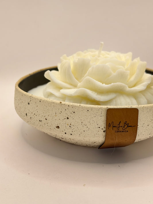 Posillo puntos negros con vela de soya en forma de rosa