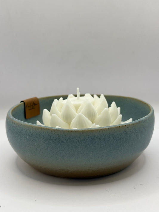Bawl celeste con vela de soya en forma de flor de suculenta